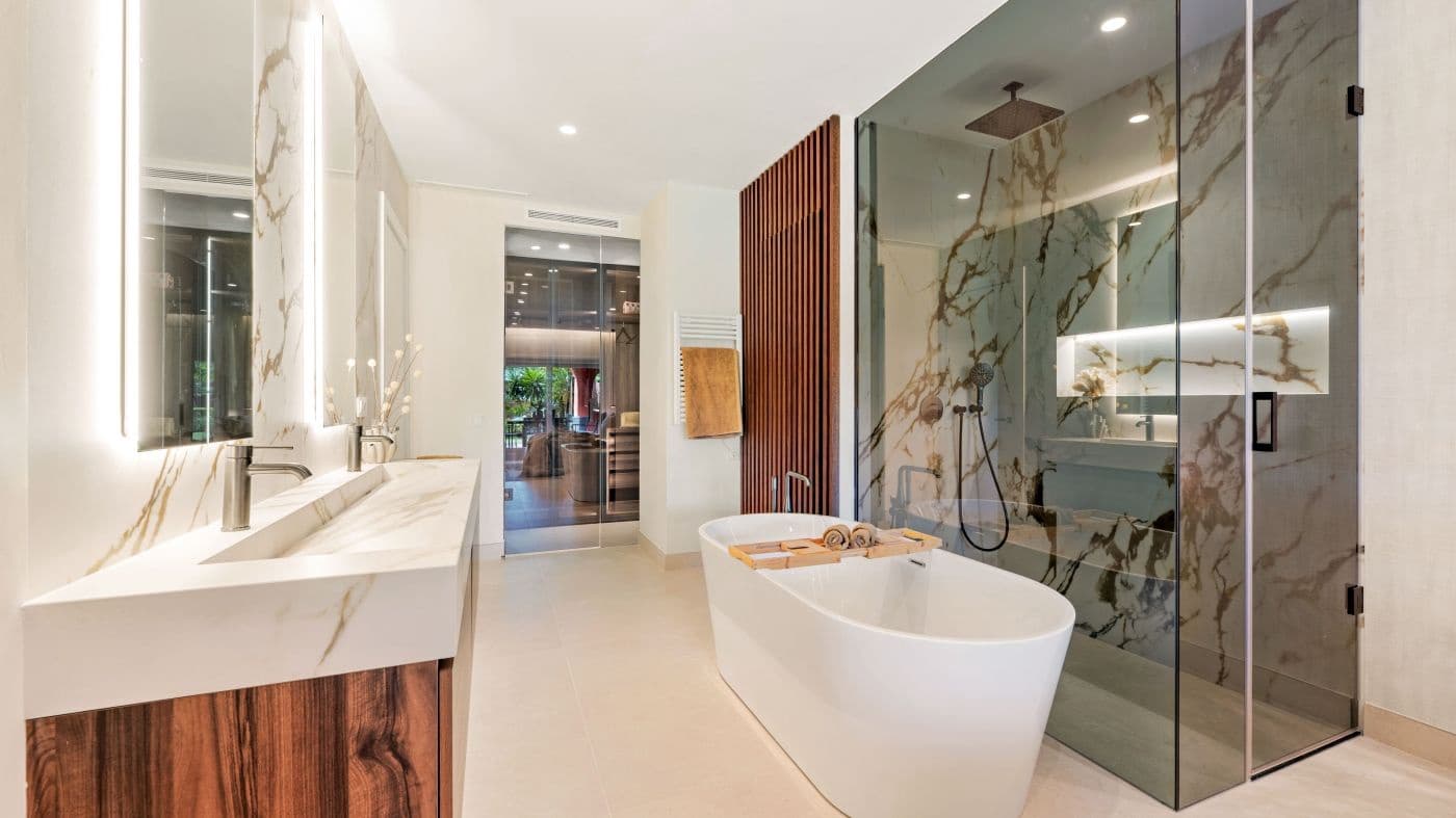 3 bedroom Apartment for sale in Estepona with pool garage - € 1,825,000 (Ref: 8755852)