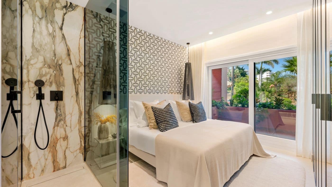 3 bedroom Apartment for sale in Estepona with pool garage - € 1,825,000 (Ref: 8755852)