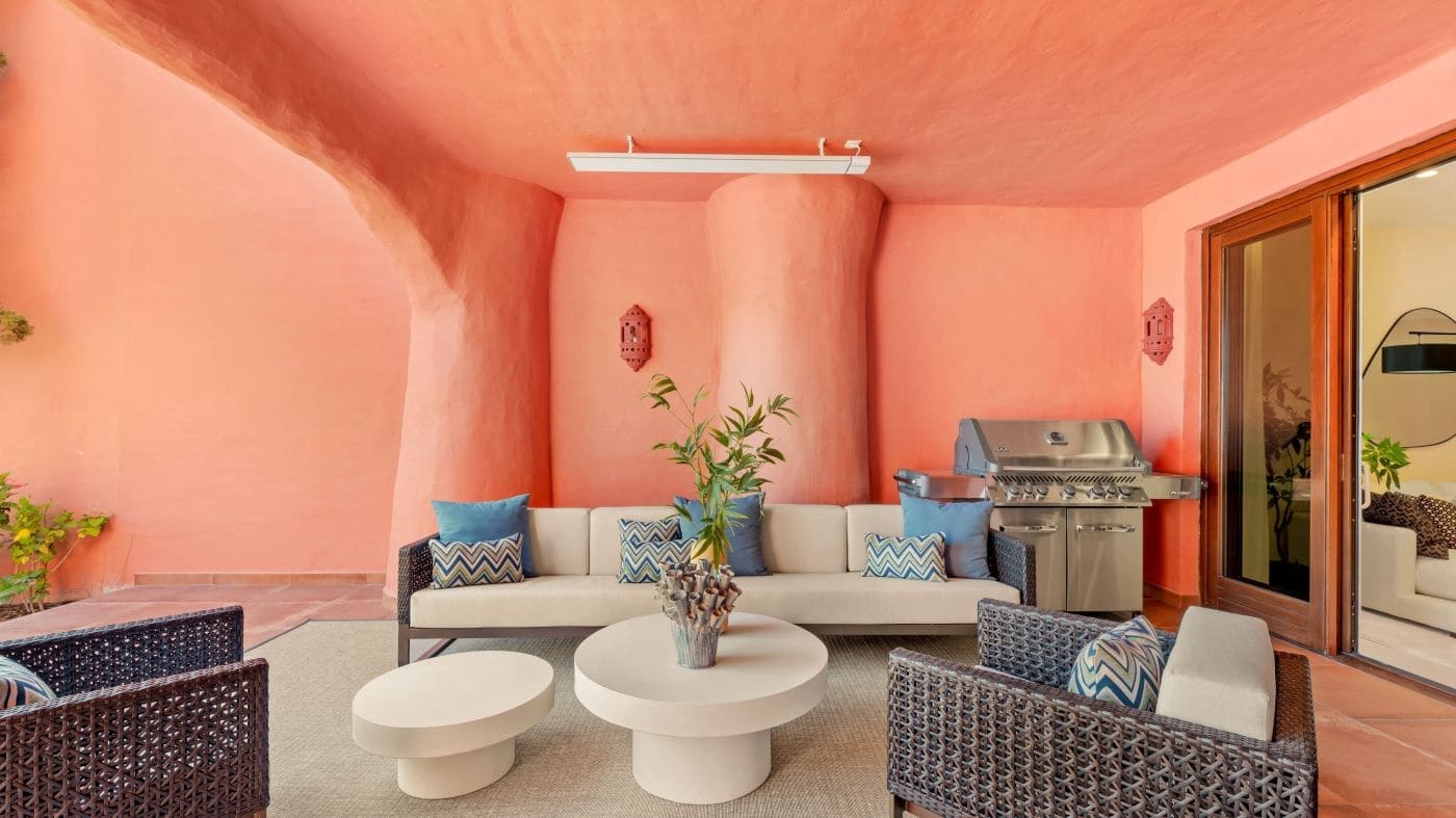 3 bedroom Apartment for sale in Estepona with pool garage - € 1,825,000 (Ref: 8755852)