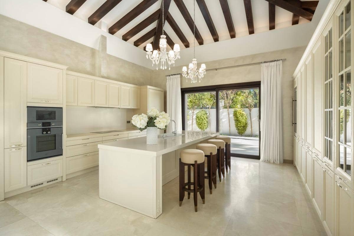 5 soveværelse Villa til salg i Nueva Andalucia med swimmingpool - € 7.500.000 (Ref: 8755879)