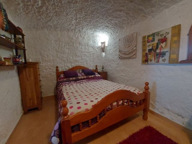 4 bedroom Cave House for sale in Huéscar - € 169,950 (Ref: 8755880)