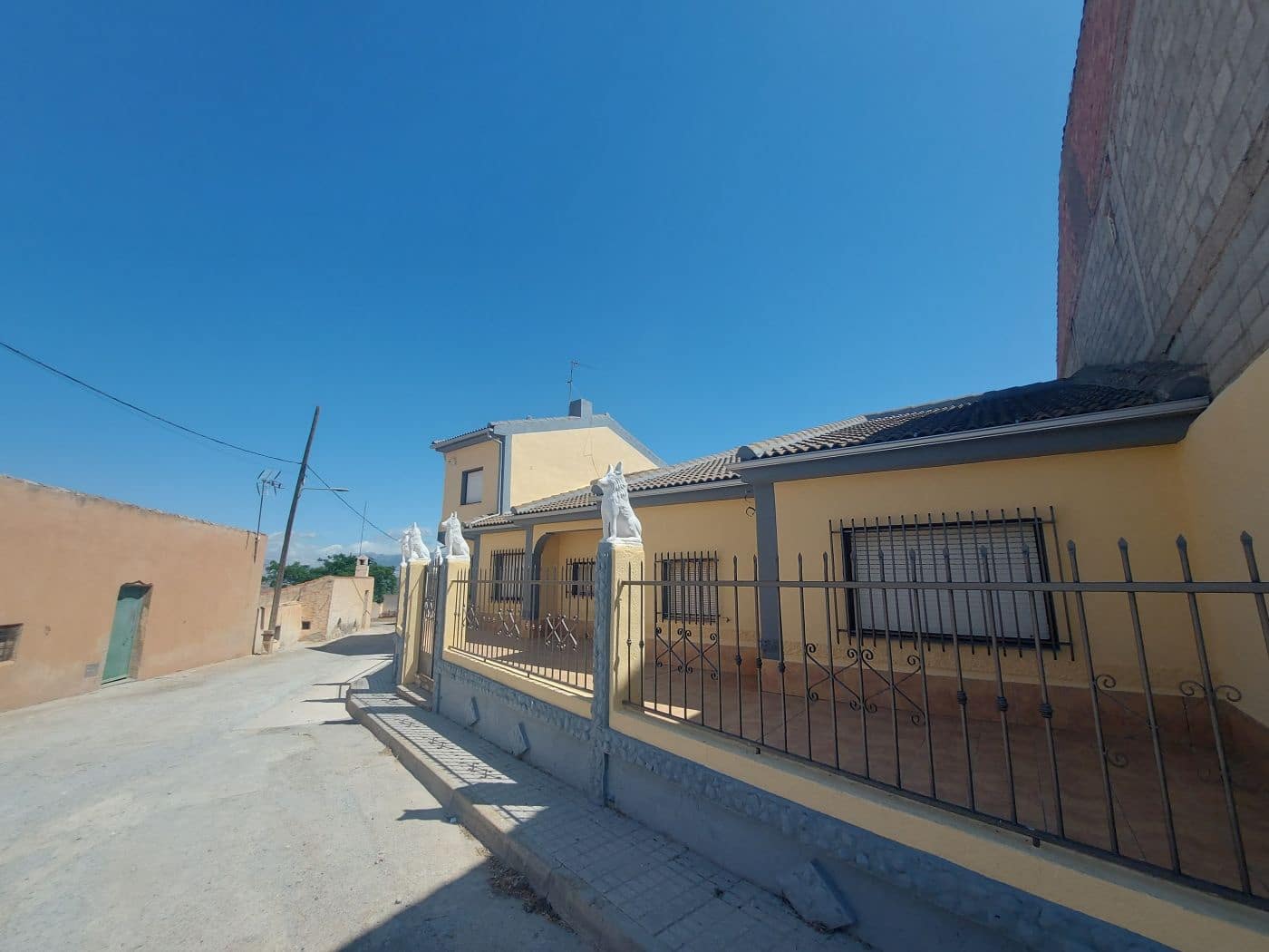 7 soveværelse Rækkehus til salg i Cuevas del Campo - € 89.250 (Ref: 8755885)