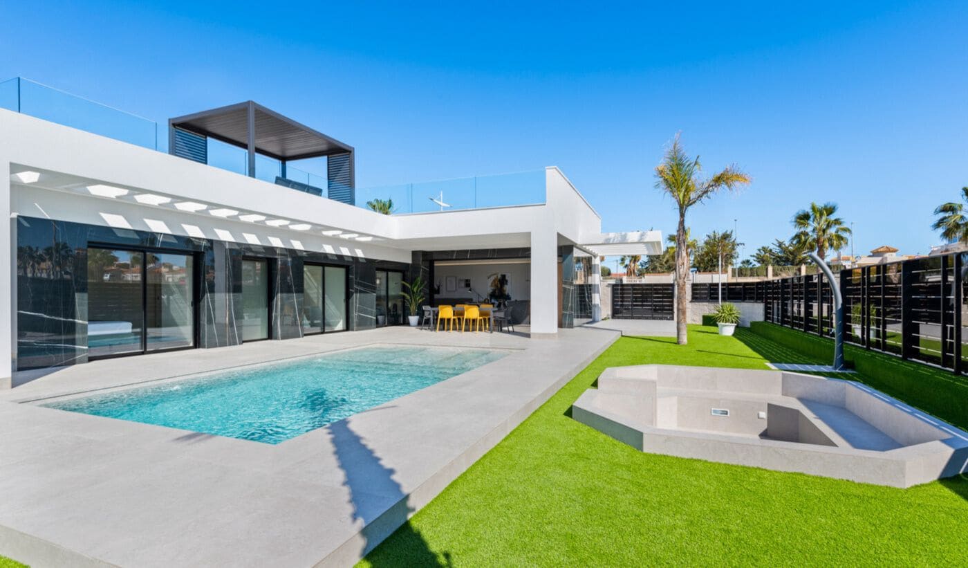 3 bedroom Villa for sale in Algorfa with pool - € 670,000 (Ref: 8755895)