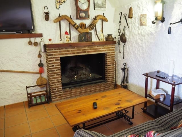 4 bedroom Cave House for sale in Cuevas del Campo with pool - € 159,075 (Ref: 8758141)