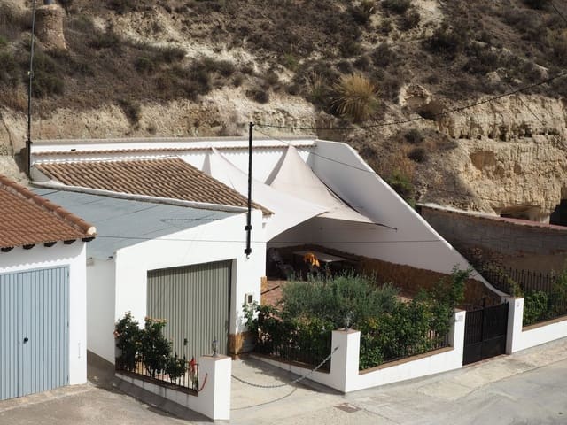 4 bedroom Cave House for sale in Cuevas del Campo with pool - € 159,075 (Ref: 8758141)