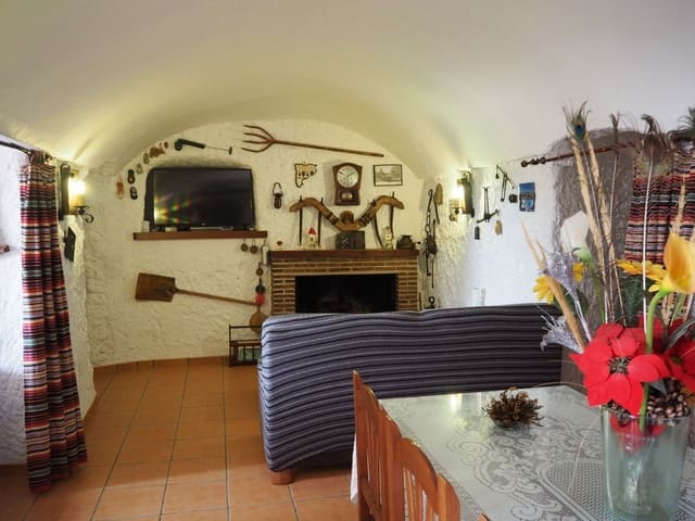 4 bedroom Cave House for sale in Cuevas del Campo with pool - € 159,075 (Ref: 8758141)