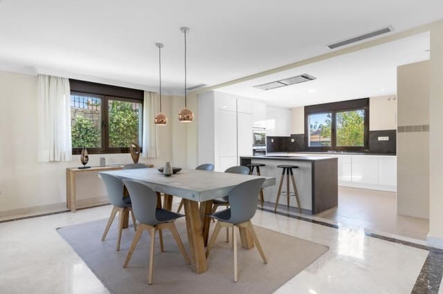 3 quarto Moradia para venda em Estepona com piscina - 756 412 € (Ref: 8758158)