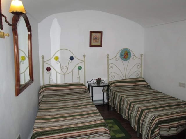 4 bedroom Cave House for sale in Cuevas del Campo - € 319,000 (Ref: 8758171)