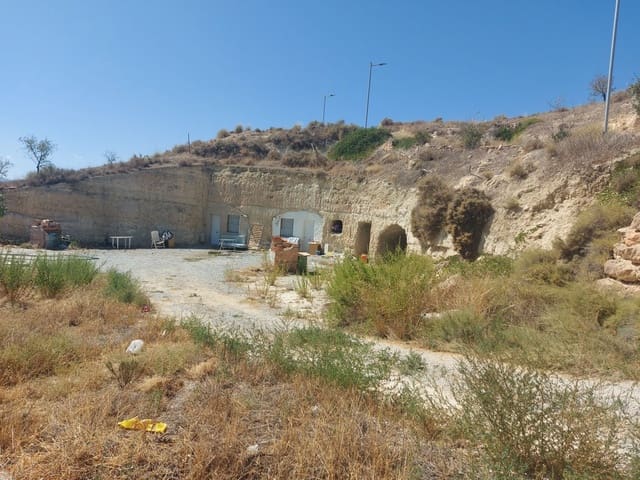 6 bedroom Cave House for sale in Cuevas del Campo - € 67,500 (Ref: 8758184)