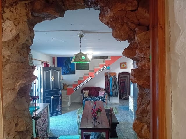 5 soveværelse Finca/Landehus til salg i Baza - € 160.000 (Ref: 8758187)