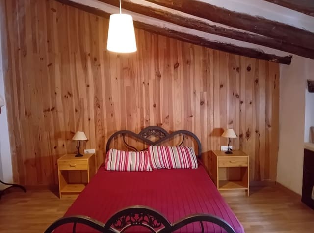 4 slaapkamer Rijtjeshuis te koop in Huéscar - € 85.000 (Ref: 8758213)