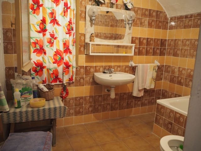 4 sypialnia Dom w skale na sprzedaż w Benamaurel - 129 500 € (Ref: 8758240)