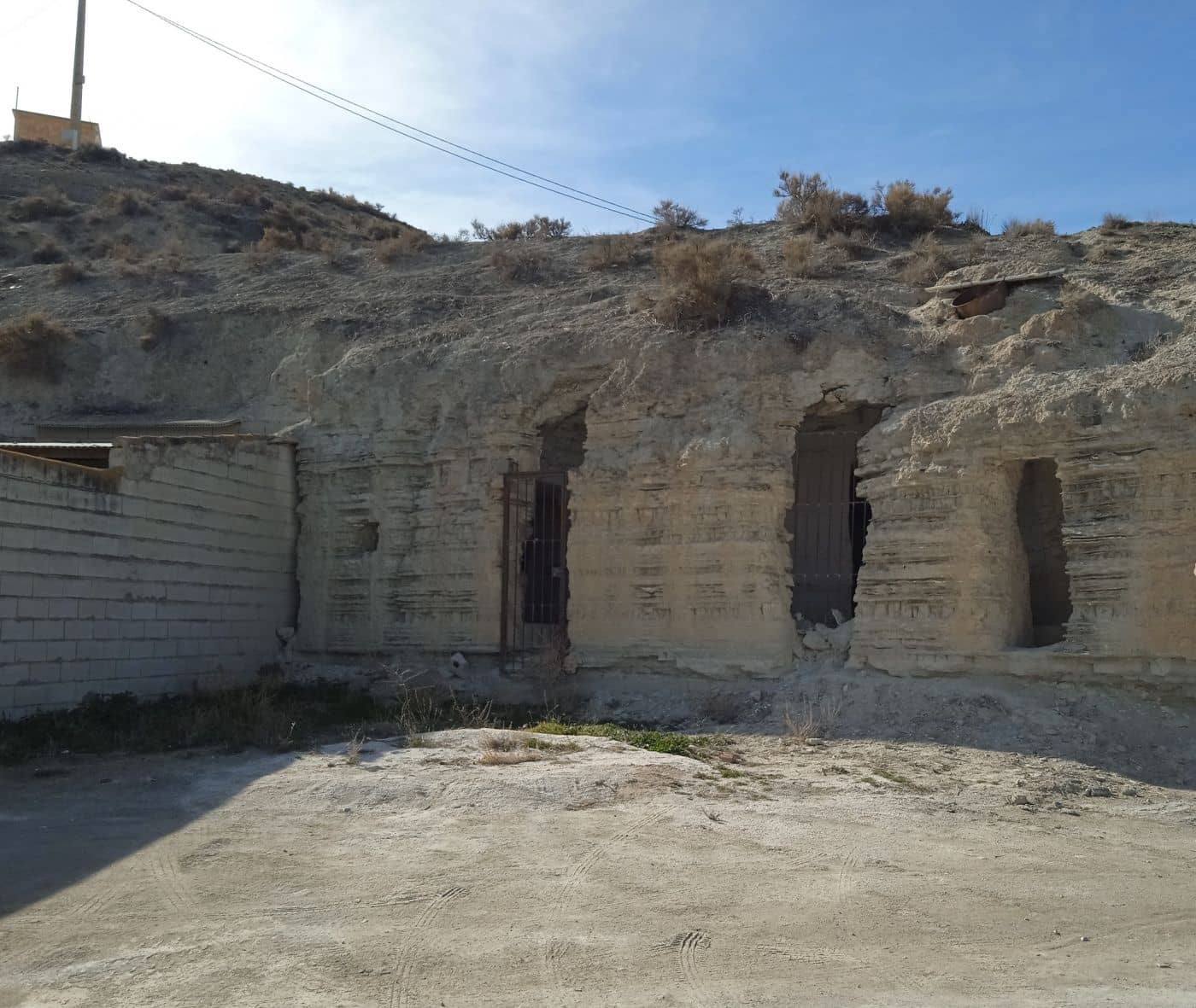 6 bedroom Cave House for sale in Benamaurel - € 16,430 (Ref: 8758273)