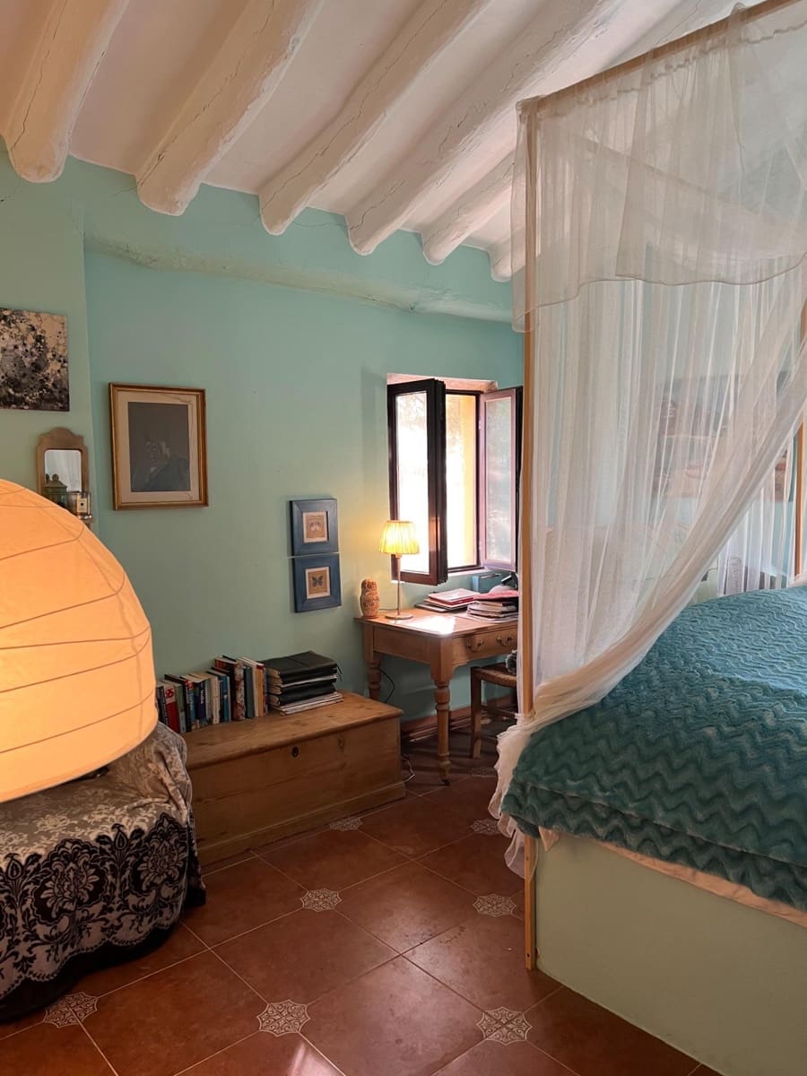 8 soveværelse Finca/Landehus til salg i Baza med swimmingpool garage - € 395.000 (Ref: 8767137)