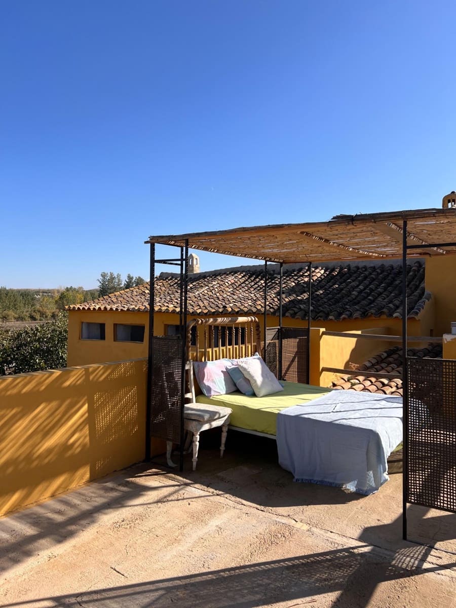 8 soveværelse Finca/Landehus til salg i Baza med swimmingpool garage - € 395.000 (Ref: 8767137)