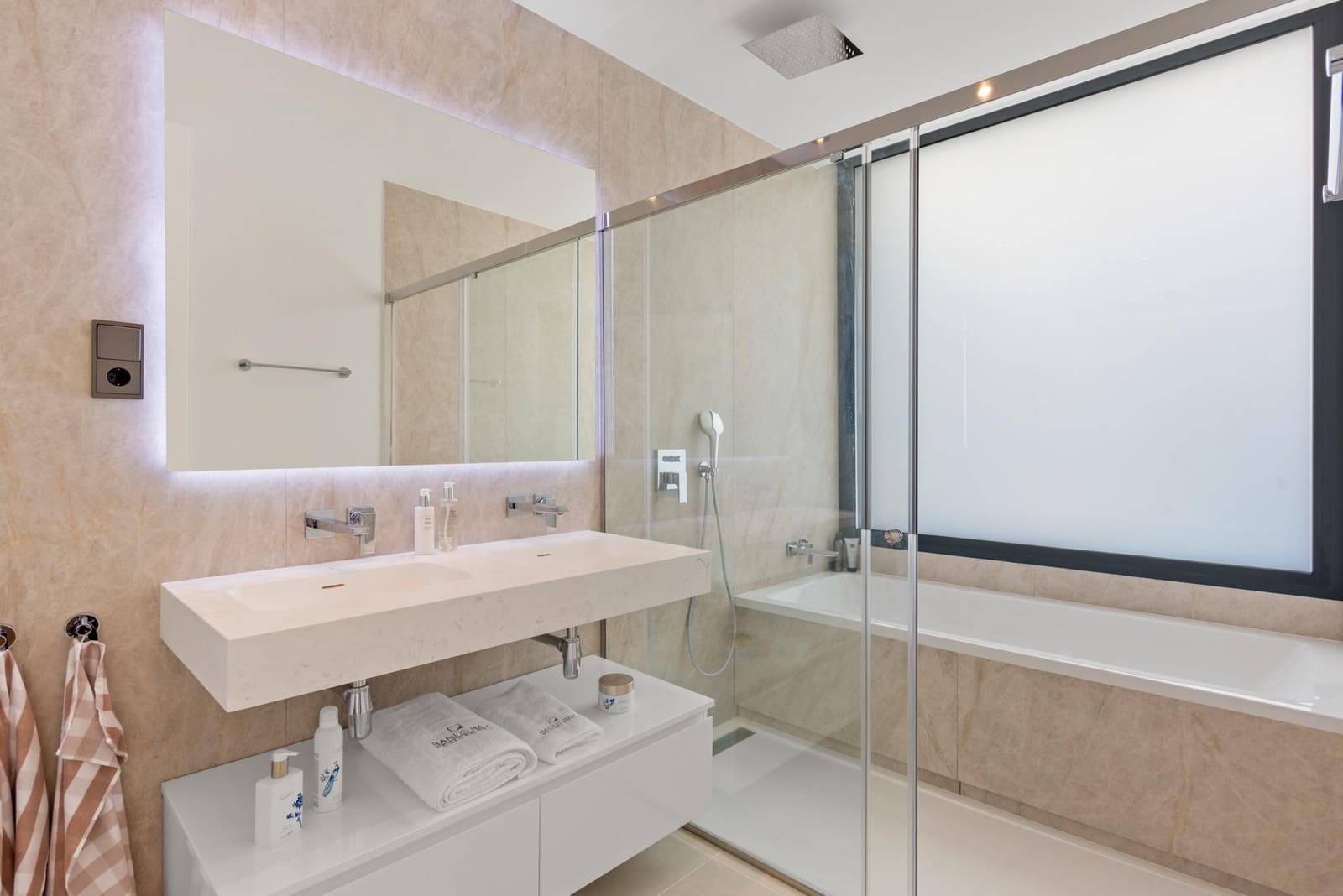 5 quarto Casa em Banda para venda em Puerto Banus com piscina - 2 395 000 € (Ref: 8798931)