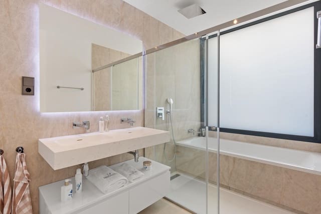 5 chambre Maison de Ville à vendre à Puerto Banus, Marbella avec piscine - 2 395 000 € (Ref: 8798931)