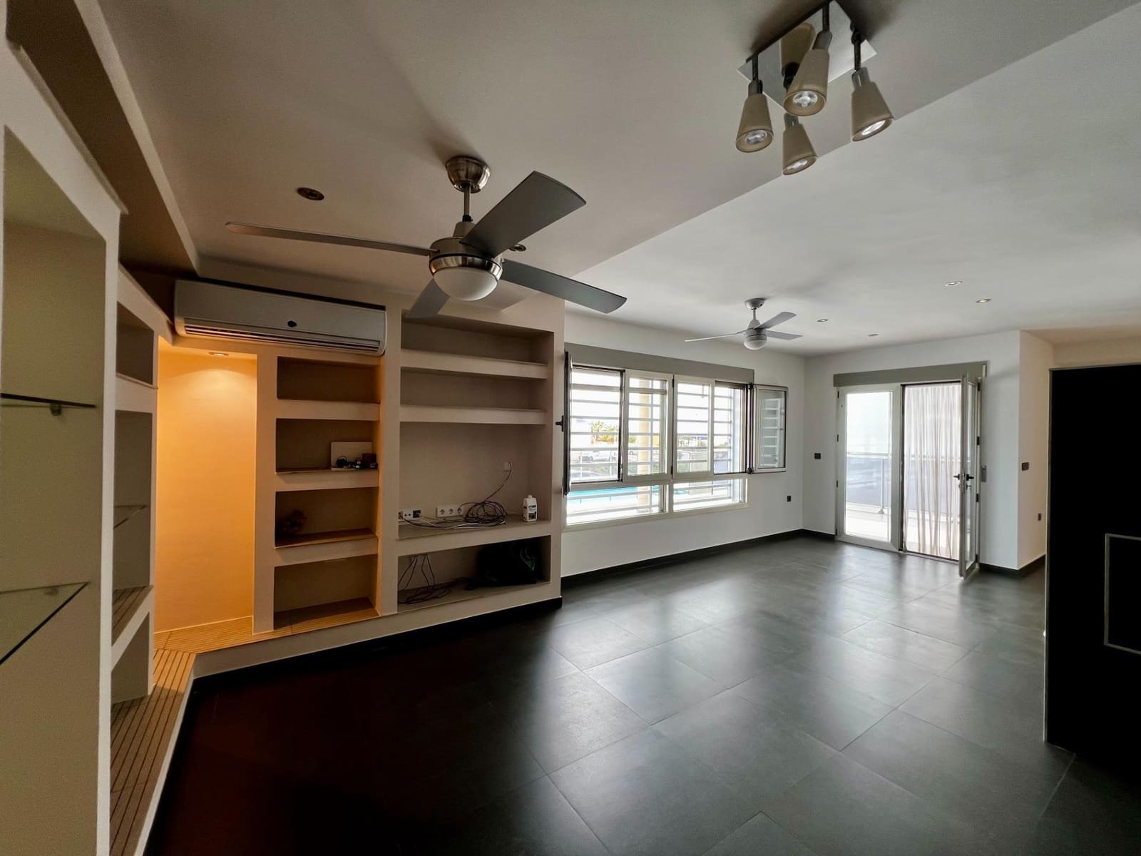 4 slaapkamer Villa te koop in Alamillo met zwembad garage - € 470.000 (Ref: 8847515)