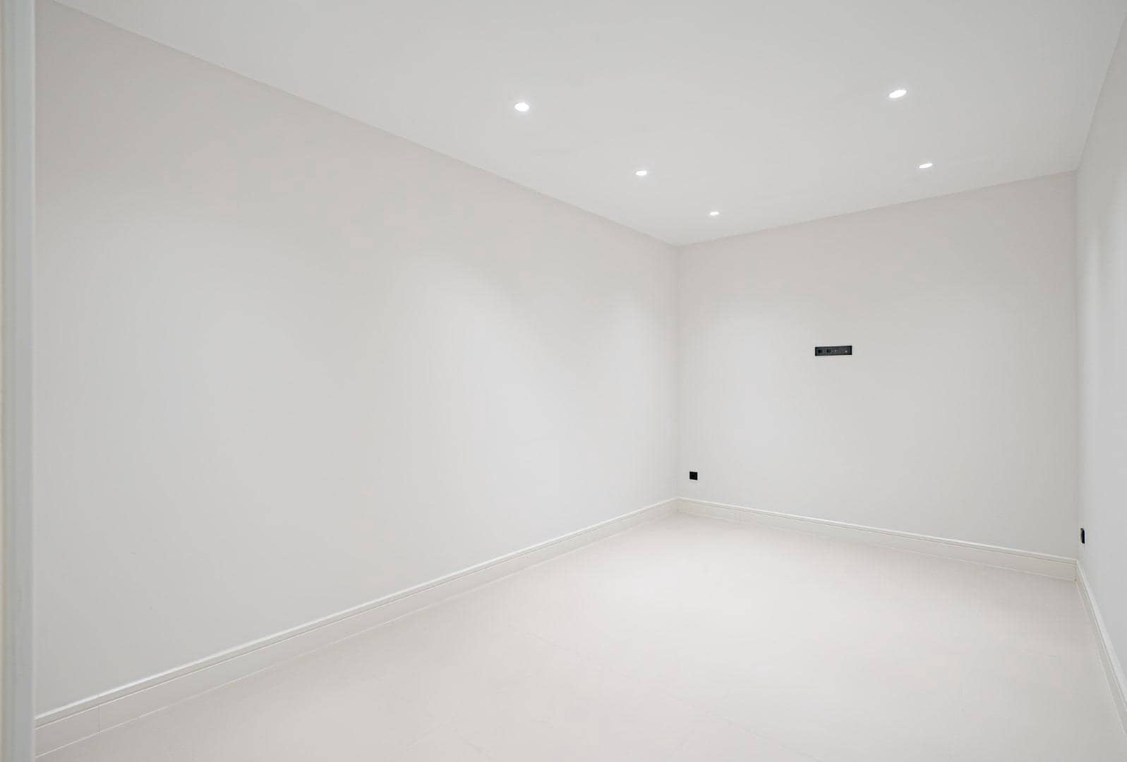 4 bedroom Villa for sale in Golden Mile with pool garage - € 3,750,000 (Ref: 8847516)