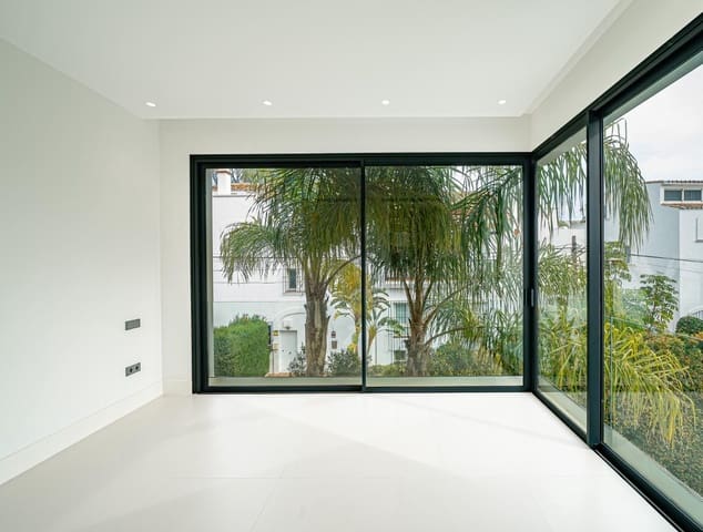 4 soverom Villa til salgs i Golden Mile, Marbella med svømmebasseng garasje - € 3 750 000 (Ref: 8847516)