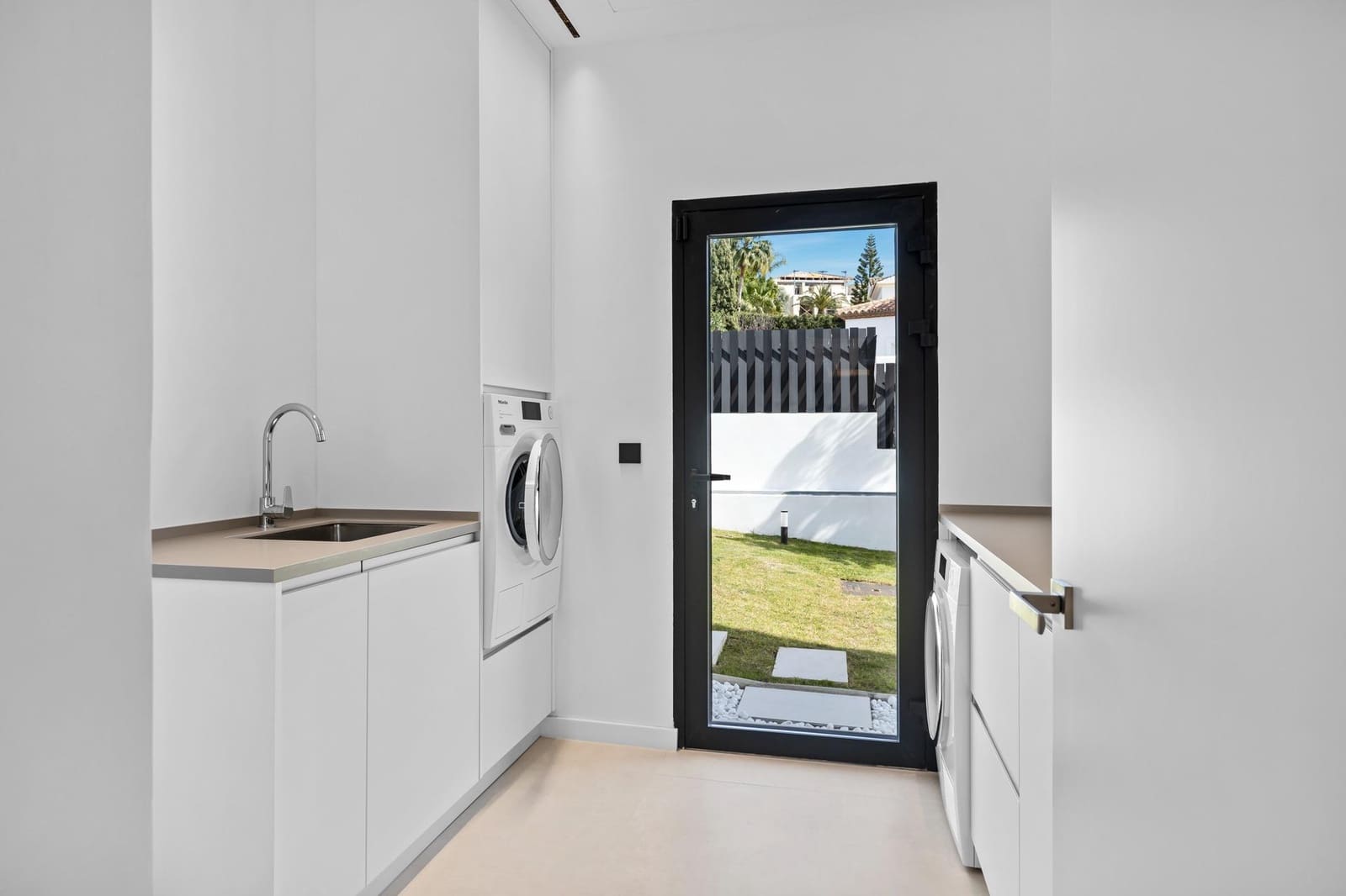 4 makuuhuone Huvila myytävänä paikassa Benahavis mukana 
autotalli - 3 485 000 € (Ref: 8949014)