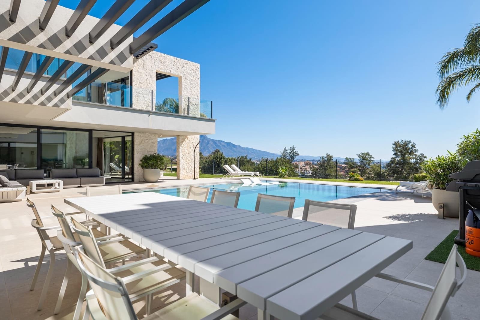 Chalet de 5 habitaciones en Benahavís en venta con piscina garaje - 4.950.000 € (Ref: 8949016)