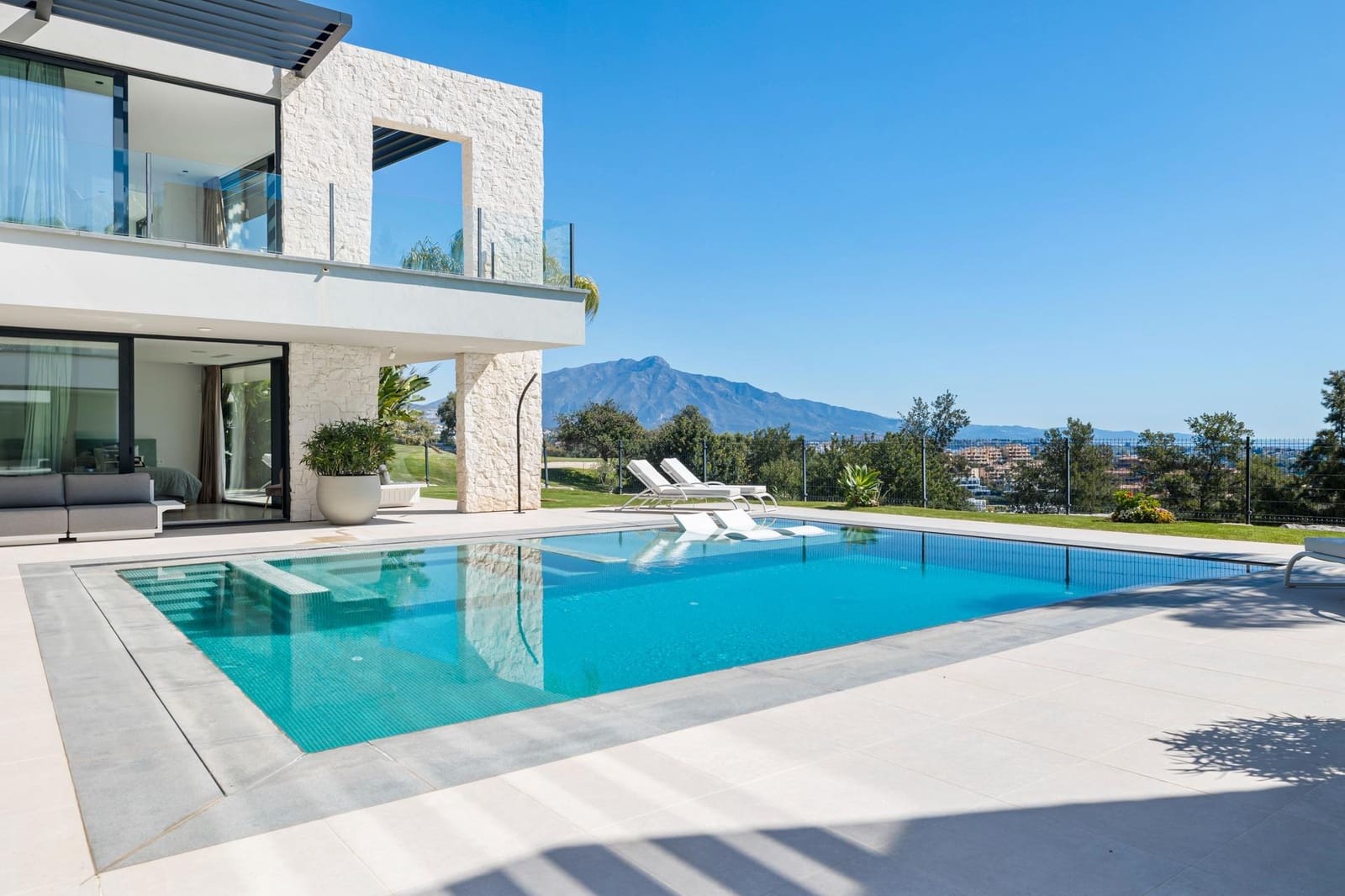 Chalet de 5 habitaciones en Benahavís en venta con piscina garaje - 4.950.000 € (Ref: 8949016)