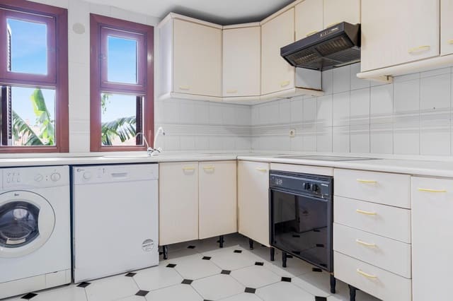 2 sovrum Radhus till salu i Estepona med pool - 495 000 € (Ref: 9085317)