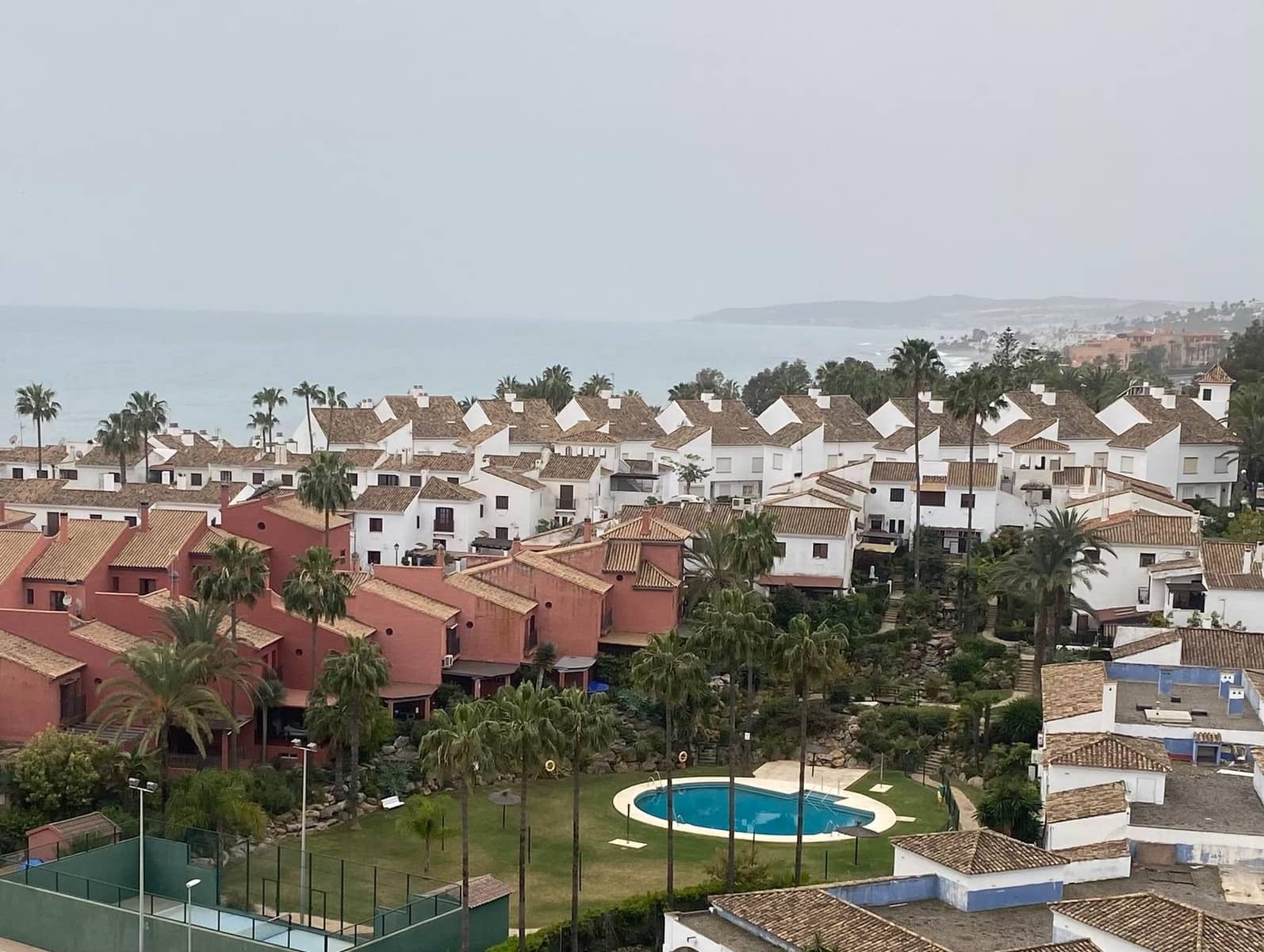 2 soveværelse Rækkehus til salg i Estepona med swimmingpool - € 495.000 (Ref: 9085317)