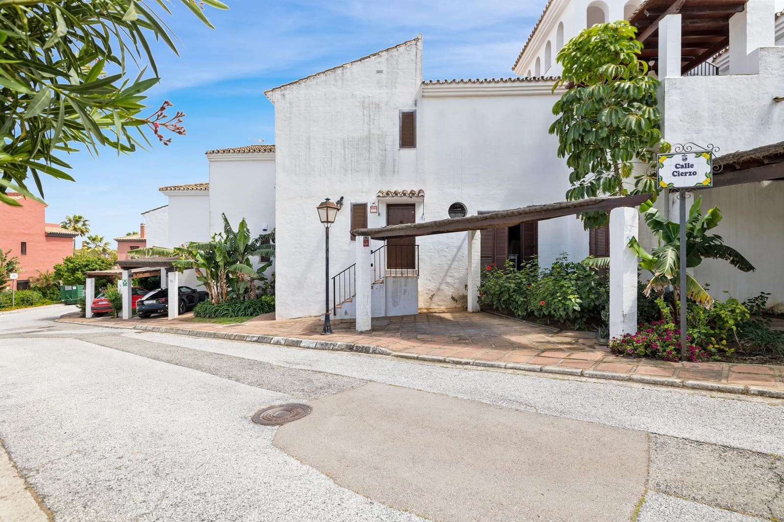 2 soveværelse Rækkehus til salg i Estepona med swimmingpool - € 495.000 (Ref: 9085317)