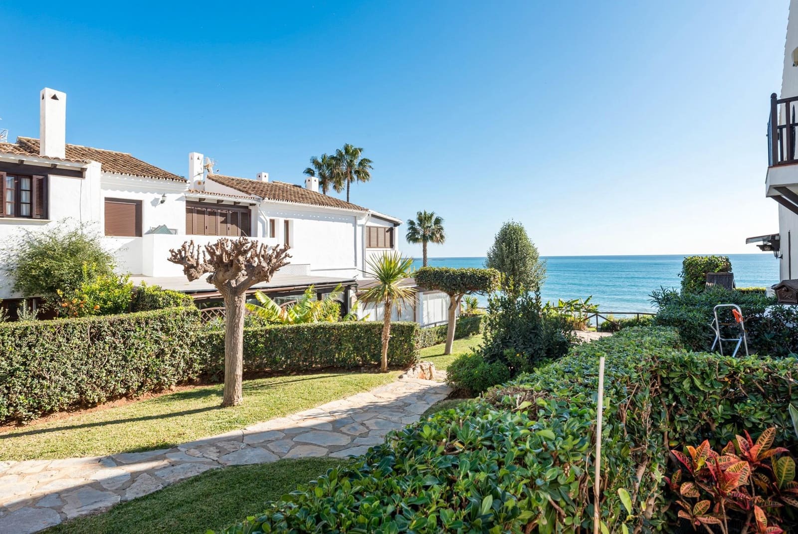 2 soveværelse Rækkehus til salg i Estepona med swimmingpool - € 495.000 (Ref: 9085317)