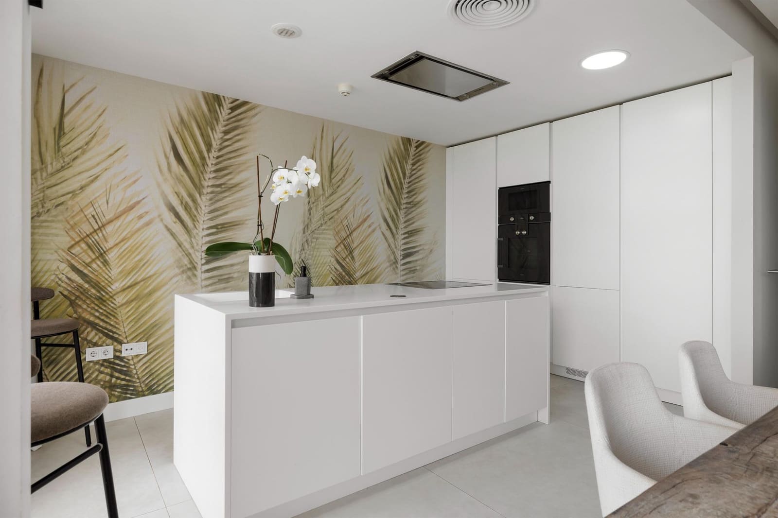 3 sovrum Lägenhet till salu i Estepona med pool garage - 1 390 000 € (Ref: 9089830)