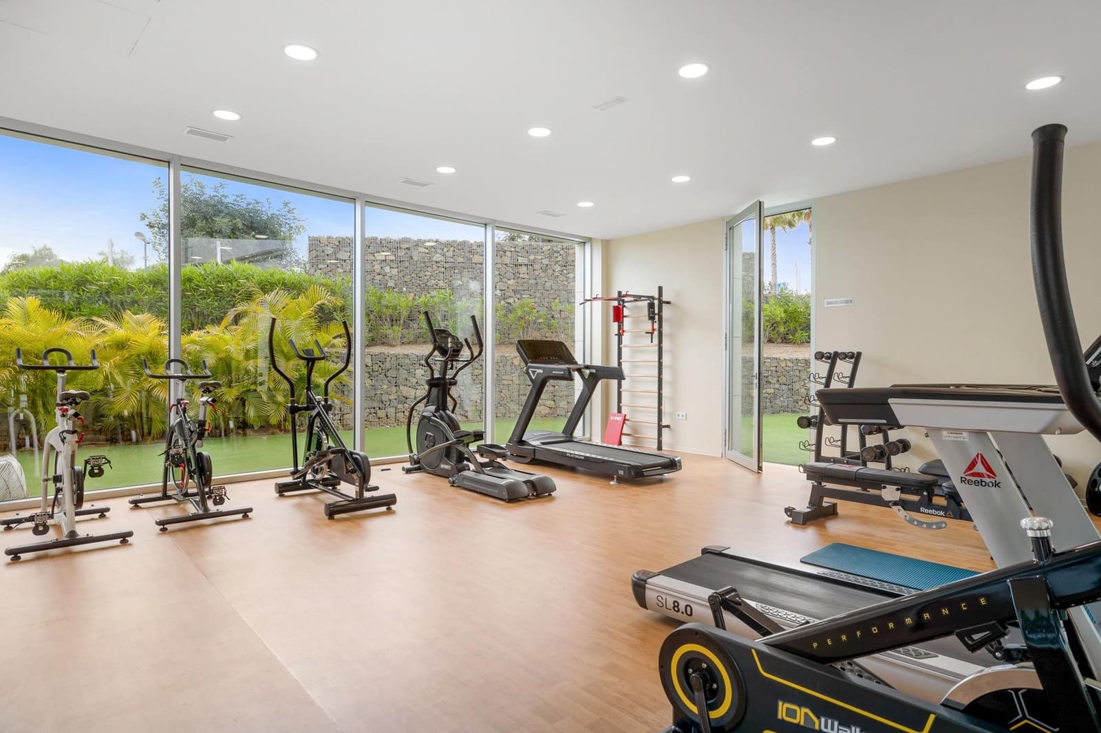 3 sovrum Lägenhet till salu i Estepona med pool garage - 1 390 000 € (Ref: 9089830)