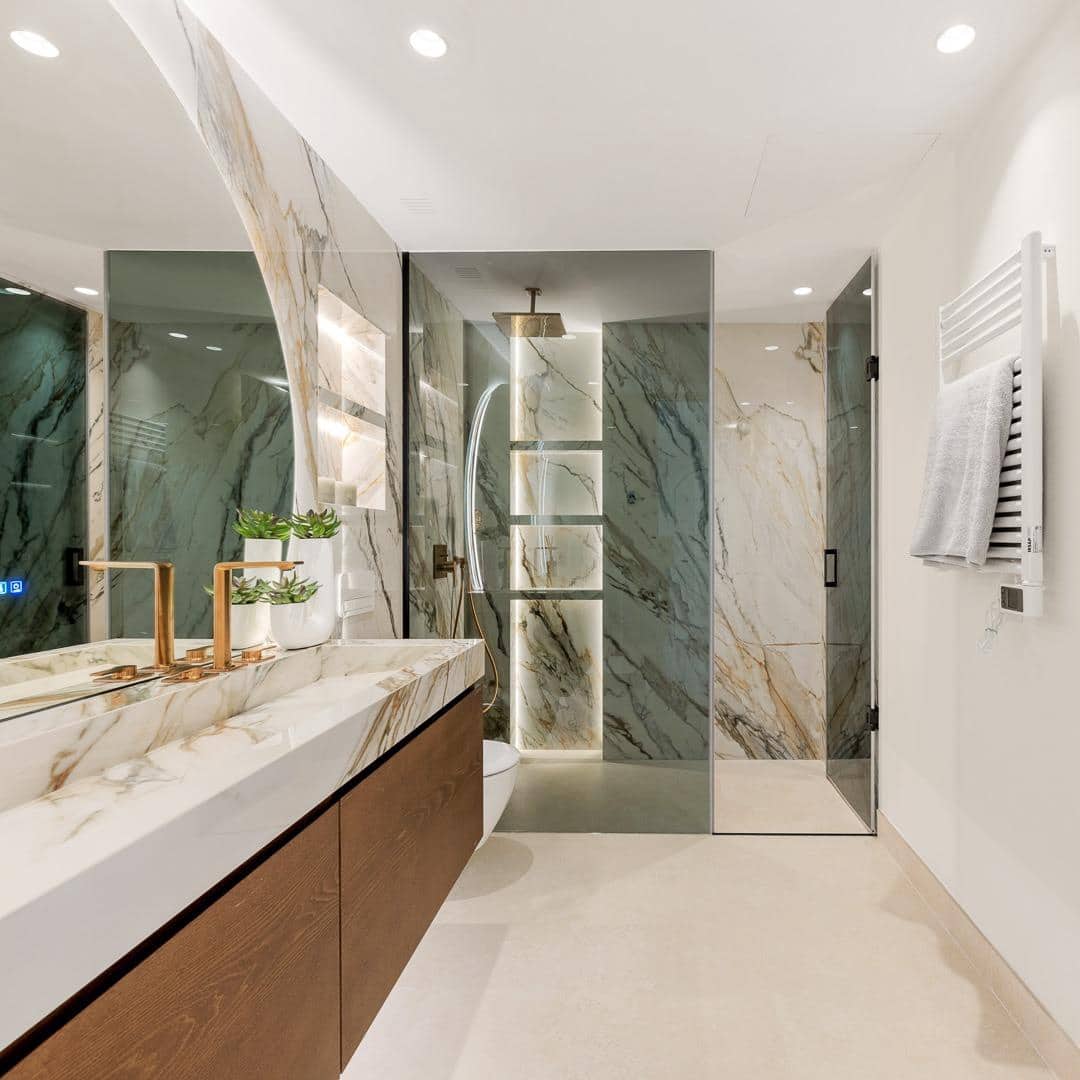 3 sypialnia Apartament na sprzedaż w Los Monteros z basenem garażem - 2 250 000 € (Ref: 9095294)