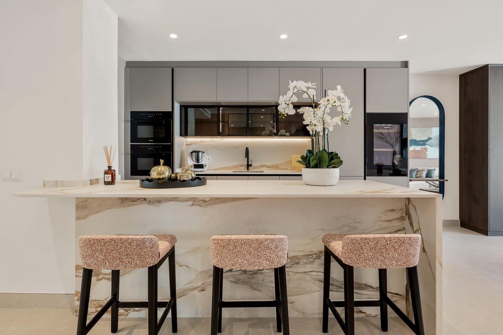 3 sypialnia Apartament na sprzedaż w Los Monteros z basenem garażem - 2 250 000 € (Ref: 9095294)