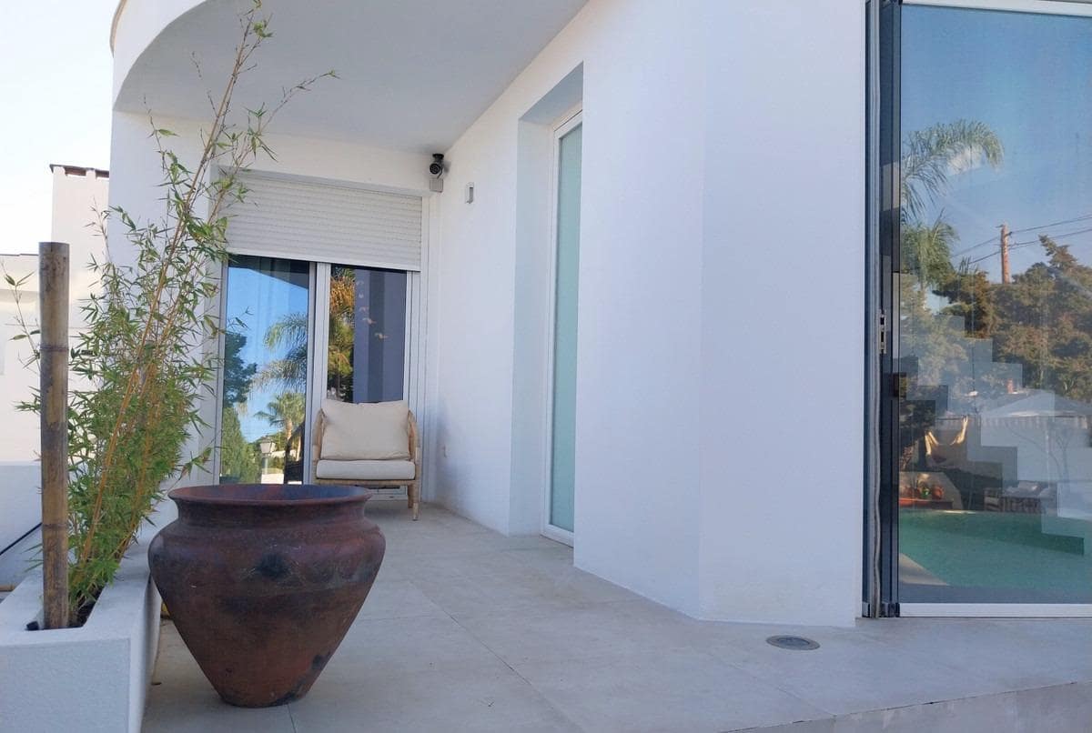 3 bedroom Villa for sale in Marbella with pool garage - € 1,595,000 (Ref: 9112378)
