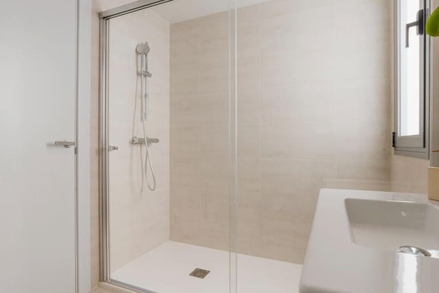 2 quarto Penthouse para venda em Selwo, Estepona com piscina - 585 000 € (Ref: 9125119)