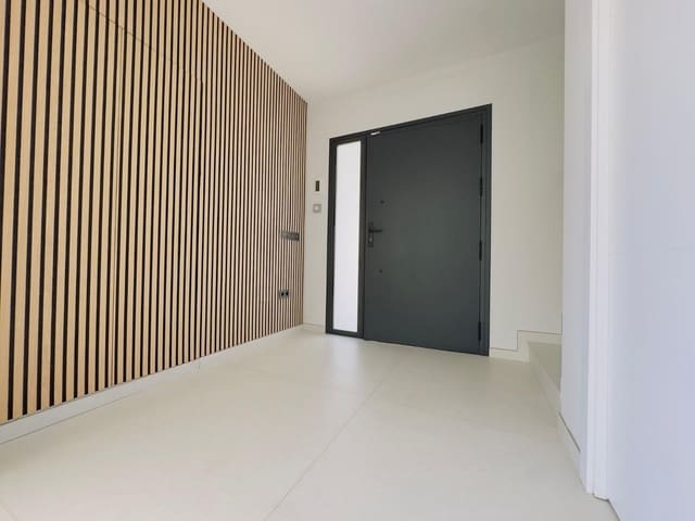 Chalet de 4 habitaciones en Marbella en venta con piscina - 2.390.000 € (Ref: 9145566)