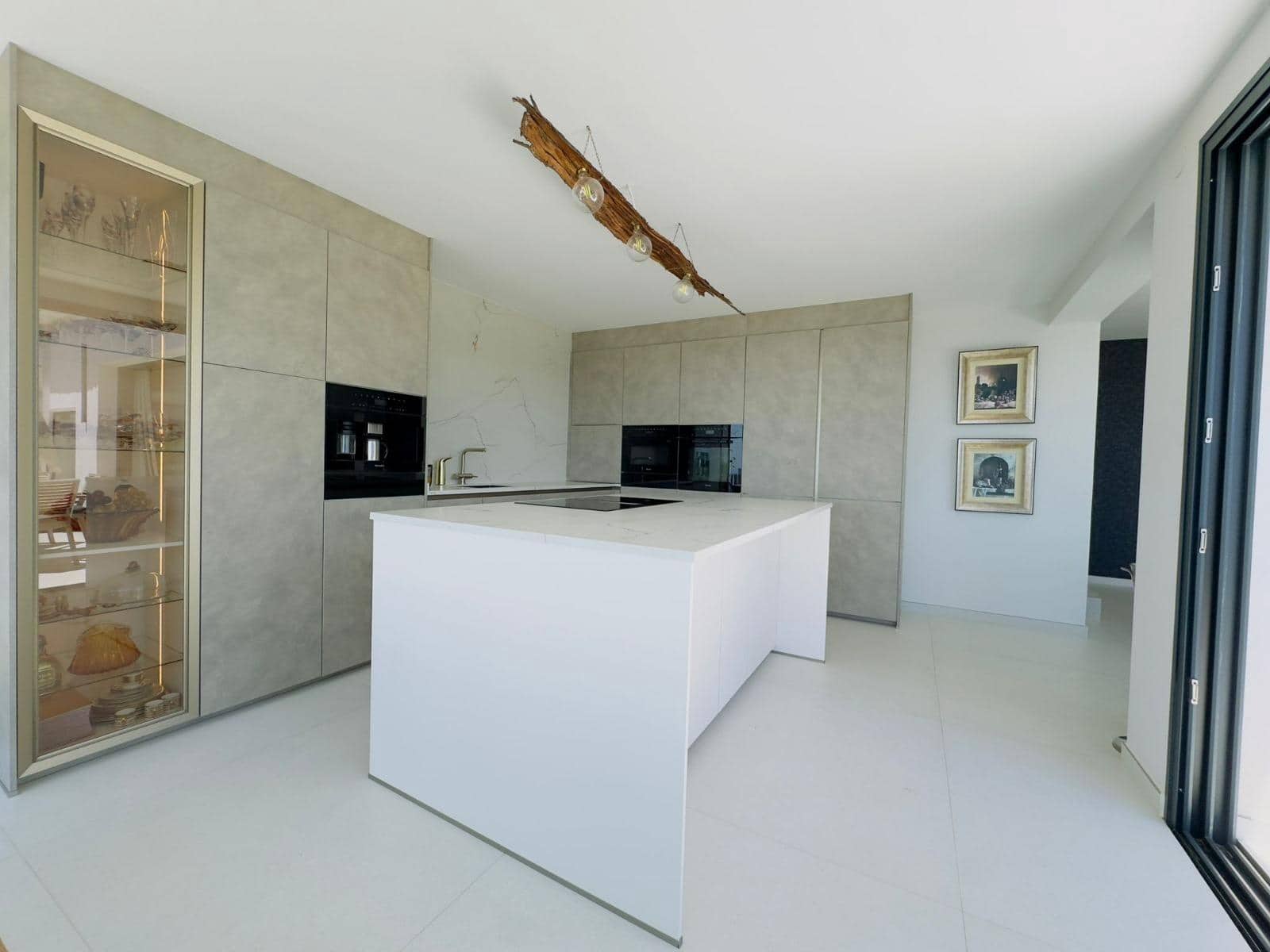 Chalet de 4 habitaciones en Marbella en venta con piscina - 2.390.000 € (Ref: 9145566)