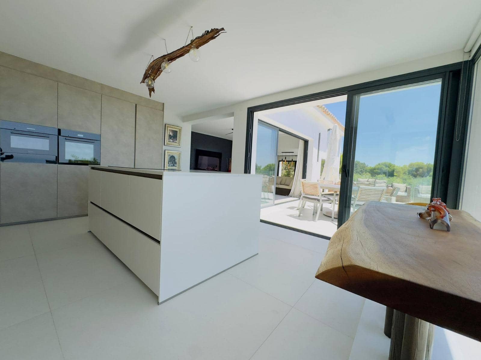 Chalet de 4 habitaciones en Marbella en venta con piscina - 2.390.000 € (Ref: 9145566)