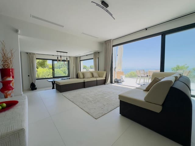 Chalet de 4 habitaciones en Marbella en venta con piscina - 2.390.000 € (Ref: 9145566)