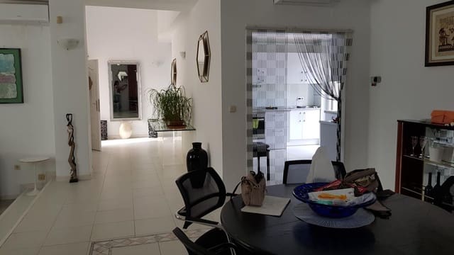 3 sypialnia Willa na sprzedaż w La Reserva, Marbella z basenem - 1 260 000 € (Ref: 9161049)