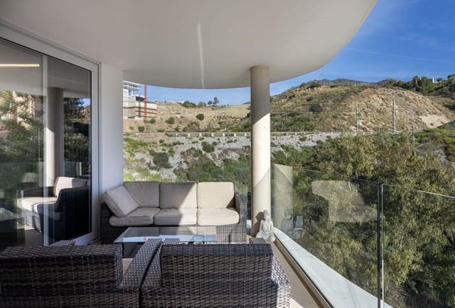 2 slaapkamer Appartement te koop in Carvajal, Fuengirola met zwembad garage - € 620.000 (Ref: 9165814)