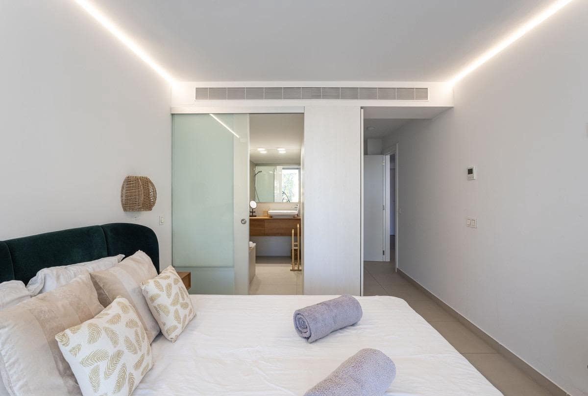 2 soveværelse Lejlighed til salg i Carvajal med swimmingpool garage - € 620.000 (Ref: 9165814)