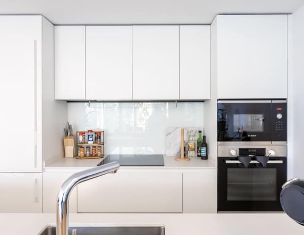 2 slaapkamer Appartement te koop in Carvajal, Fuengirola met zwembad garage - € 620.000 (Ref: 9165814)