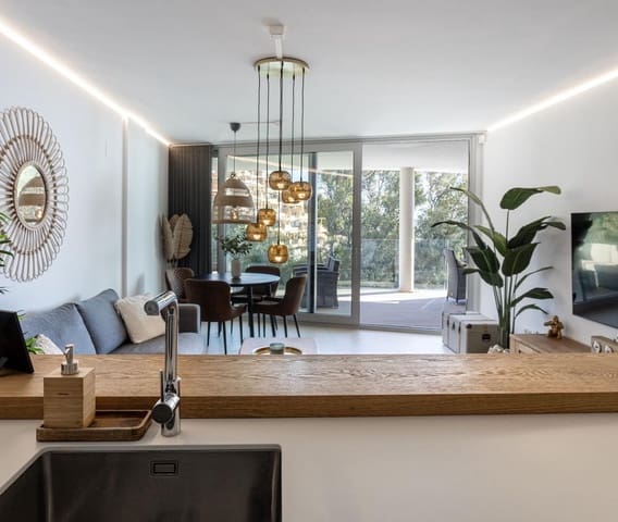 2 slaapkamer Appartement te koop in Carvajal, Fuengirola met zwembad garage - € 620.000 (Ref: 9165814)