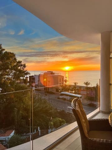 2 slaapkamer Appartement te koop in Carvajal, Fuengirola met zwembad garage - € 620.000 (Ref: 9165814)