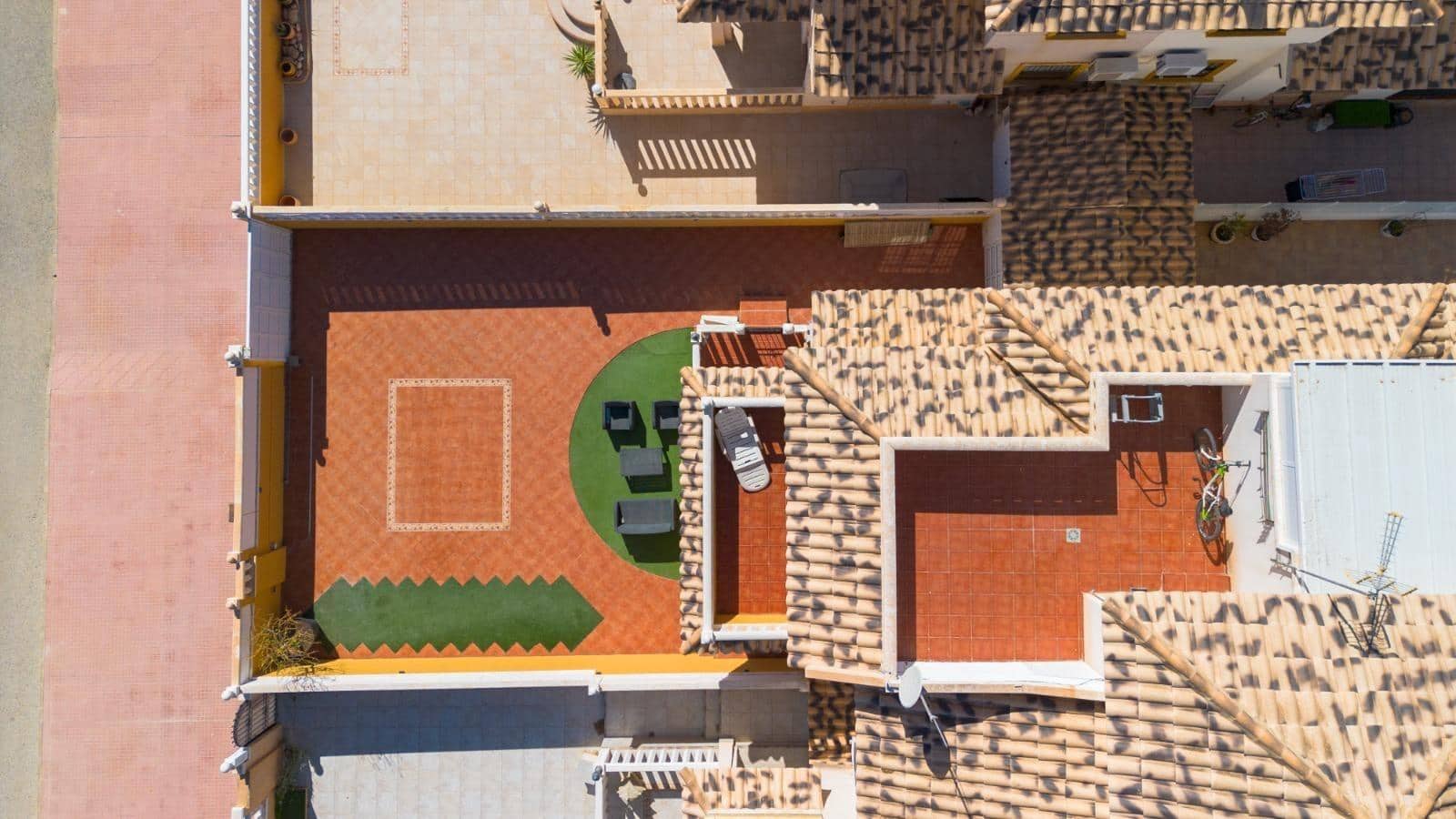 2 soveværelse Semi-Rækkehus til salg i Orihuela Costa med swimmingpool - € 252.500 (Ref: 9204559)