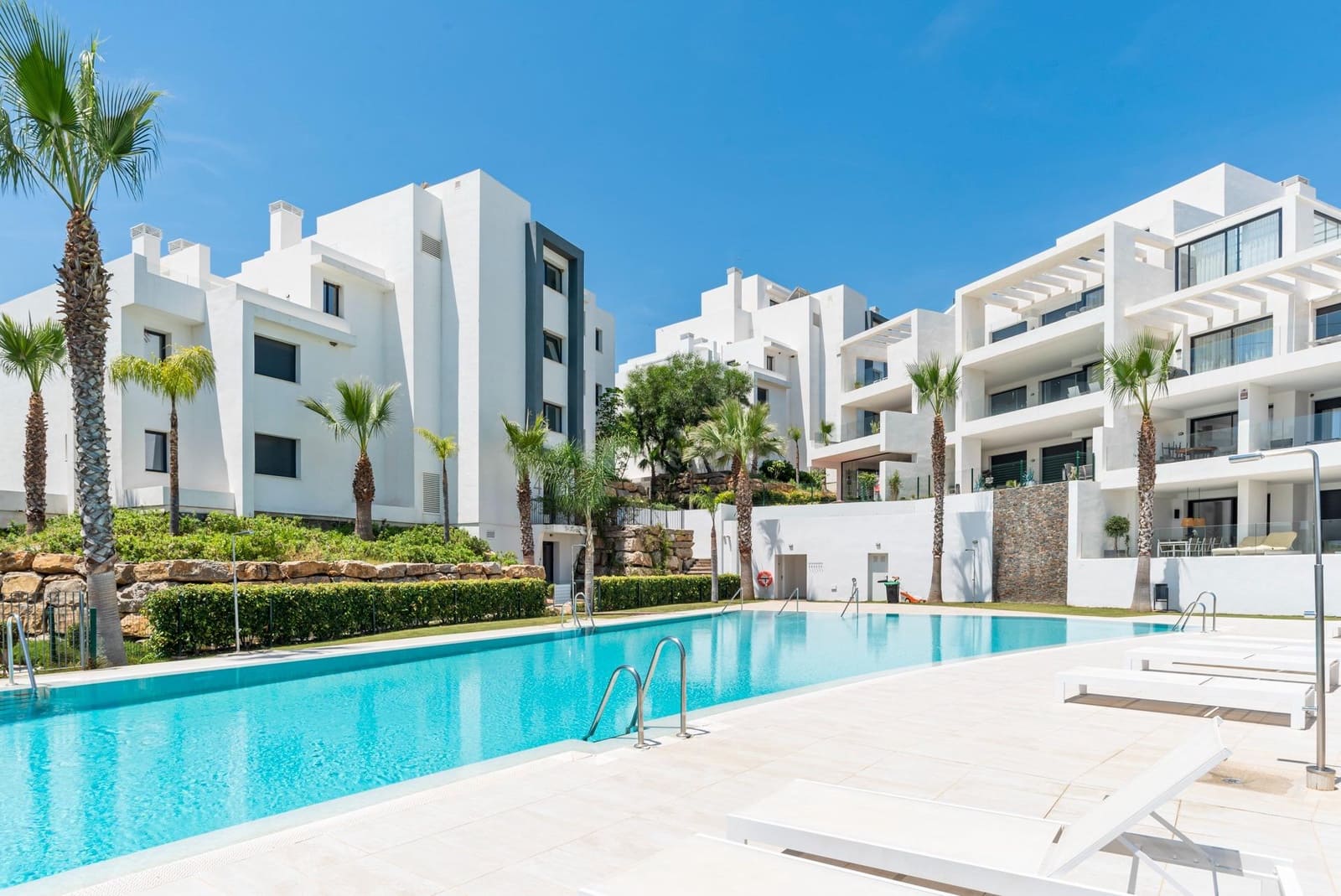 2 slaapkamer Appartement te koop in Estepona met zwembad - € 495.000 (Ref: 9335005)