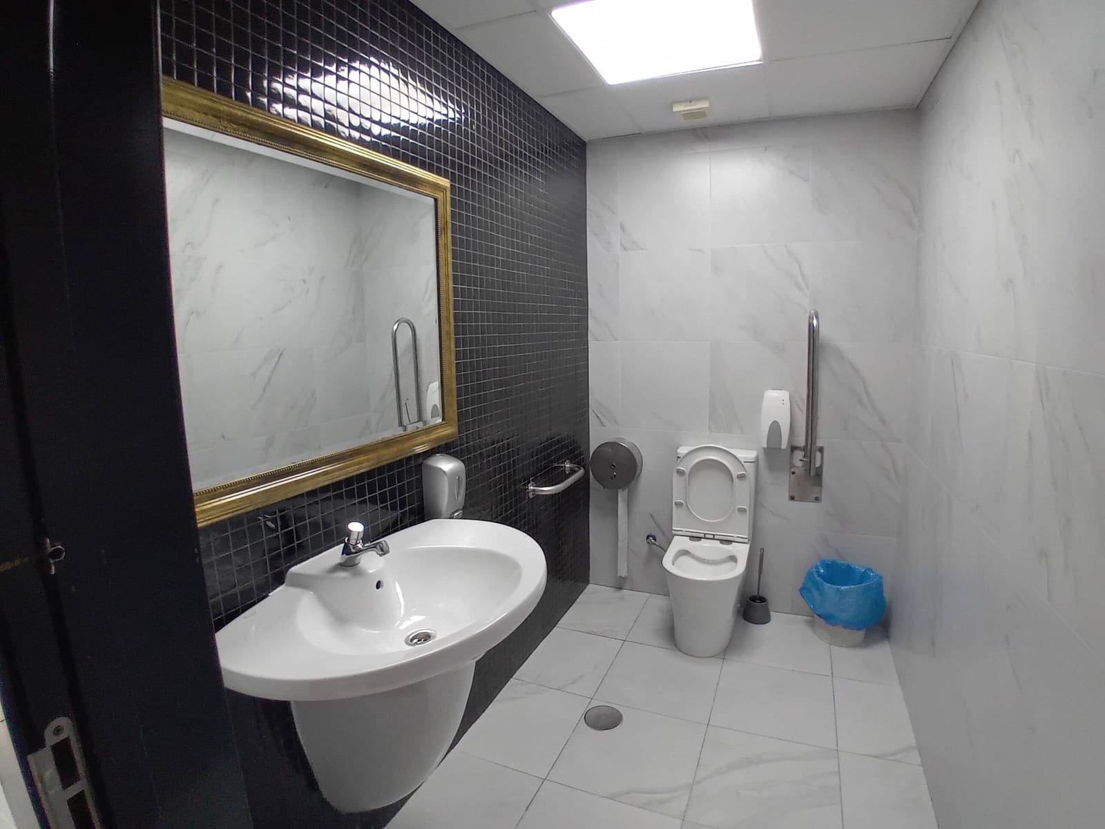 Bedrijf te koop in Puerto de Mazarron - € 495.000 (Ref: 9335006)